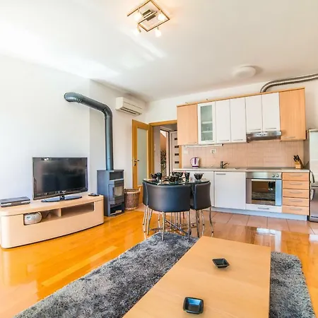 Anna Apartment *