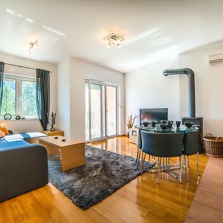 Anna Apartment *