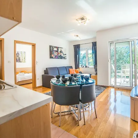 Anna Apartment