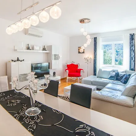 Anna Apartment *