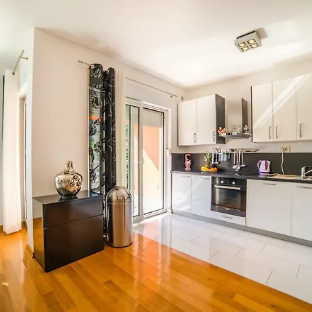 Anna Apartment *