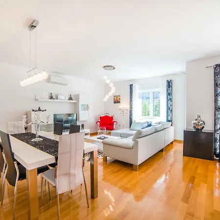 Anna Apartment *